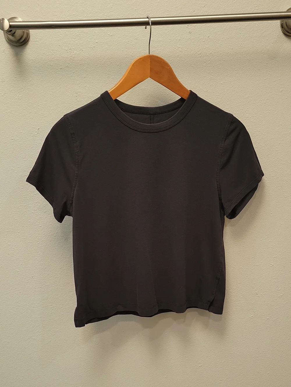 Lululemom Cropped Top Short Sleeve Tee - Black Size 2